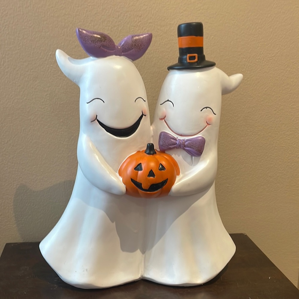 Halloween Happy Ghost Couple Holding Pumpkin Home Decor New Figurine - Picture 1 of 4